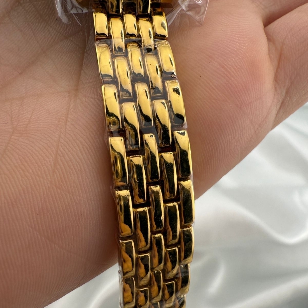 Panther Classic Diamond Gold Women's Watch - Picture 5 of 6